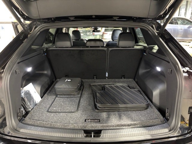 2024 Volkswagen Atlas Cross Sport 2.0T SEL R-Line