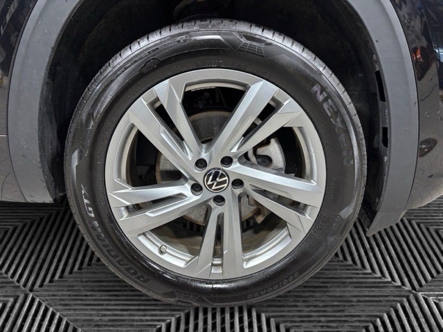 2024 Volkswagen Atlas Cross Sport 2.0T SEL R-Line