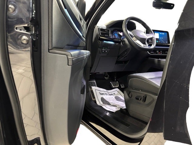 2024 Volkswagen Atlas Cross Sport 2.0T SEL R-Line