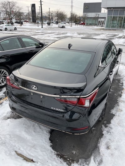 2023 Lexus ES 300h F Sport Handling