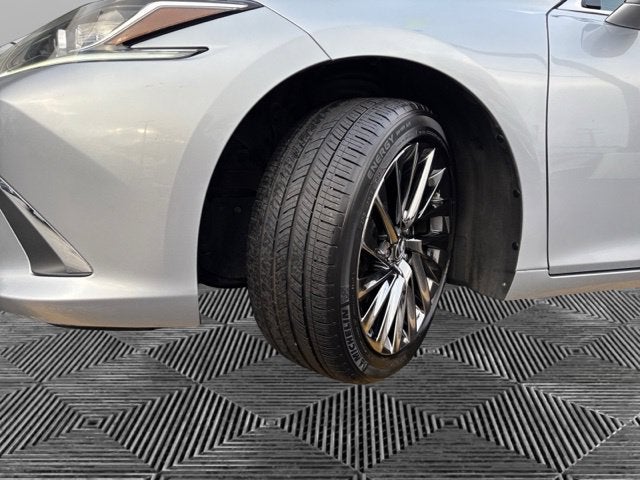 2024 Lexus ES 300h Luxury