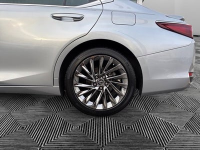 2024 Lexus ES 300h Luxury
