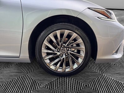 2024 Lexus ES 300h Luxury