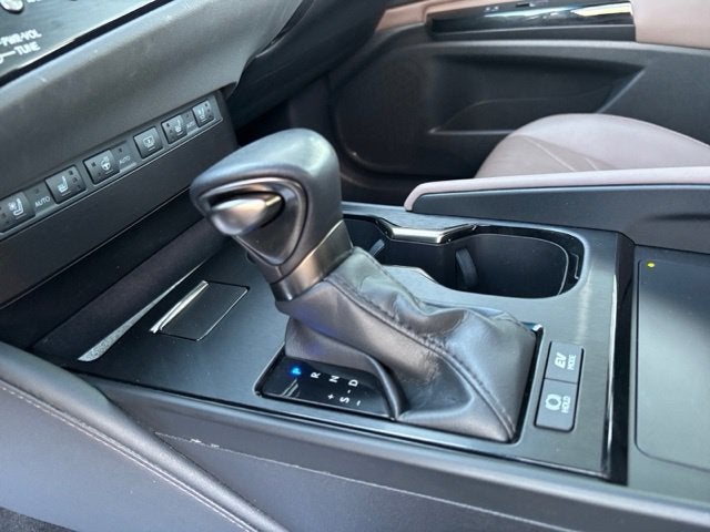 2023 Lexus ES 300h Luxury