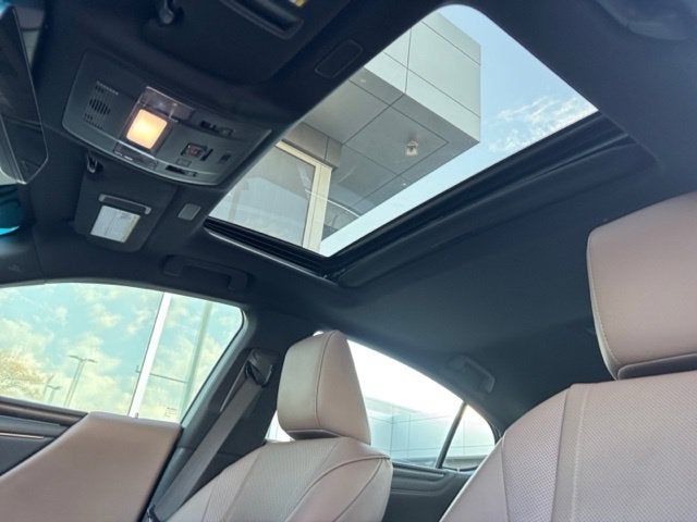 2023 Lexus ES 300h Luxury
