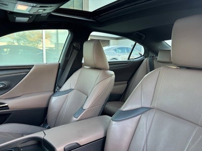 2023 Lexus ES 300h Luxury