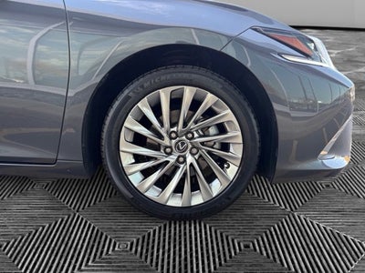 2023 Lexus ES 300h Luxury
