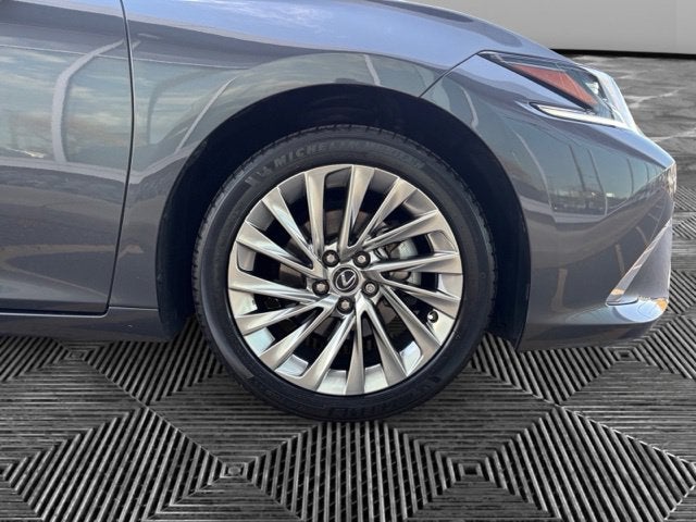 2023 Lexus ES 300h Luxury