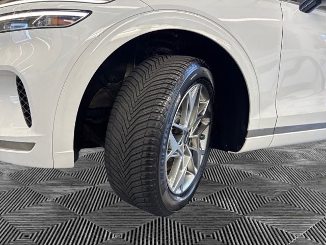 2024 Genesis GV70 2.5T