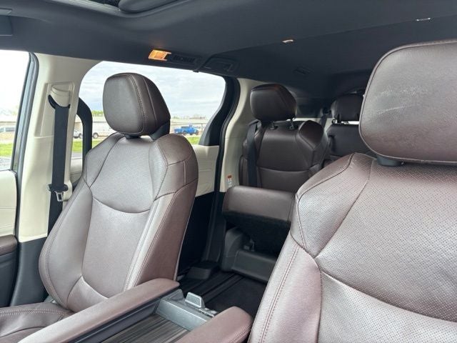 2021 Toyota Sienna Platinum 7 Passenger
