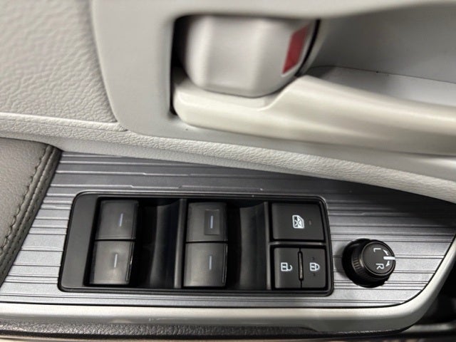 2025 Toyota Sienna LE 8 Passenger