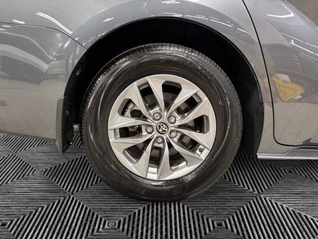 2025 Toyota Sienna LE 8 Passenger