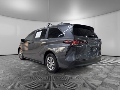2025 Toyota Sienna LE 8 Passenger