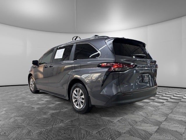 2025 Toyota Sienna LE 8 Passenger