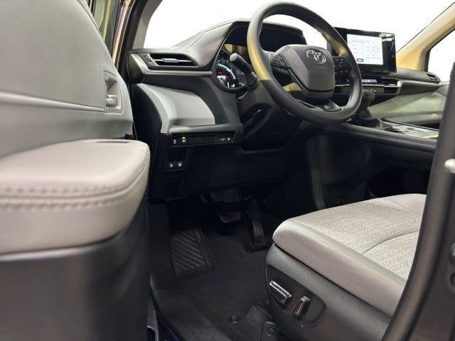 2025 Toyota Sienna LE 8 Passenger