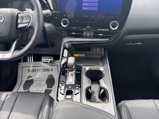 2025 Lexus NX PHEV 450h+ - Photo 12