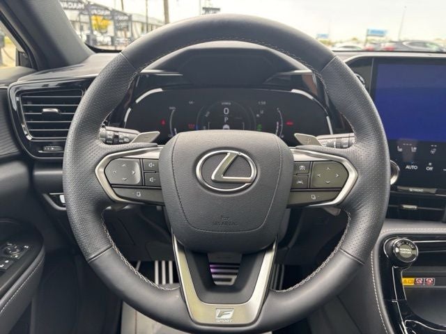 2025 Lexus NX PHEV 450h+ - Photo 14