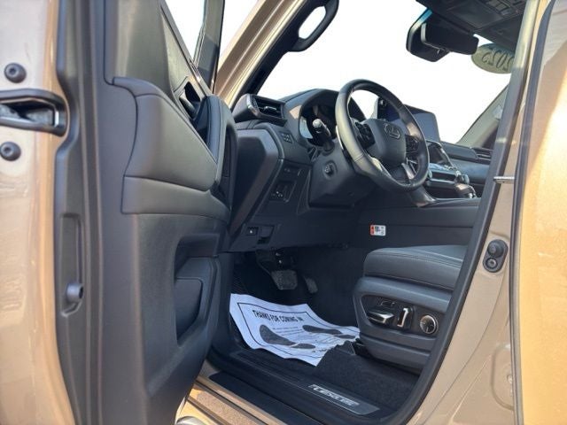 2025 Lexus LX 700h Overtrail