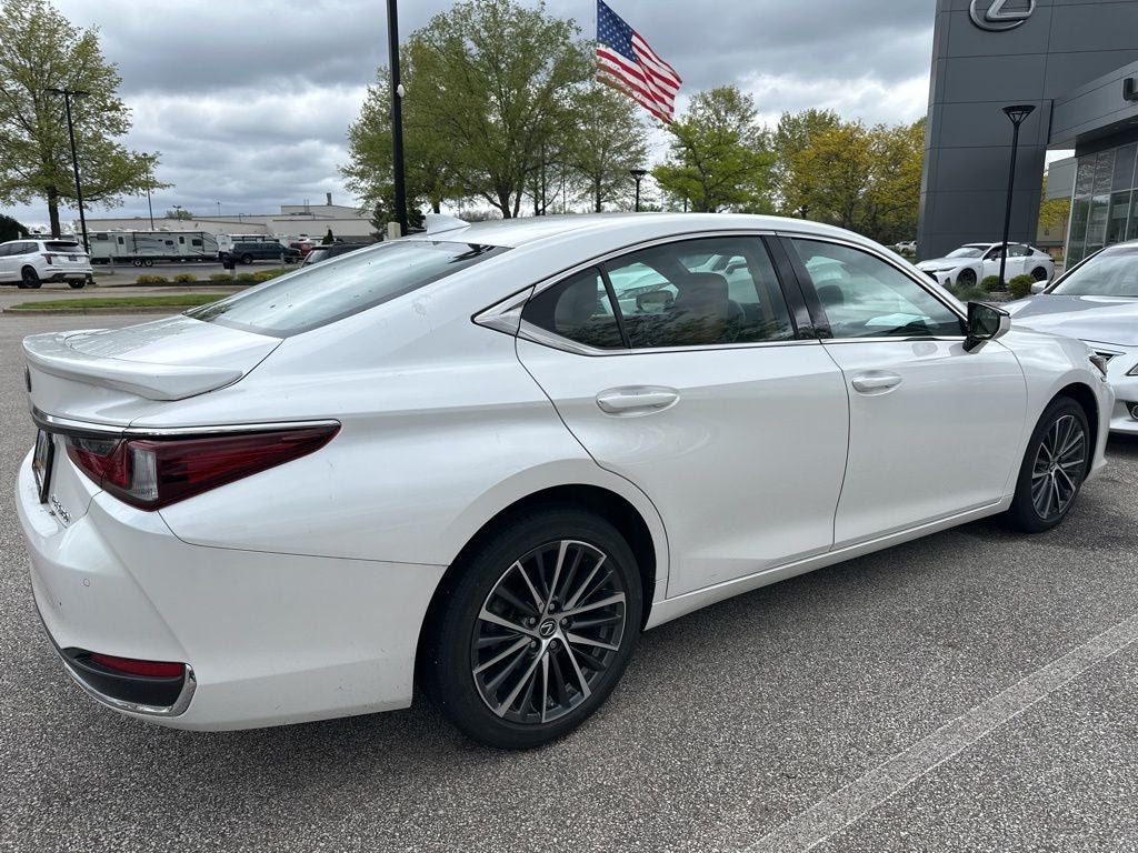 2023 Lexus ES 250