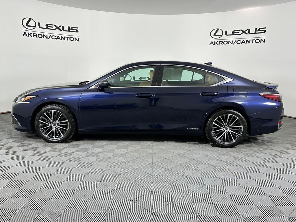 2022 Lexus ES 300h Premium