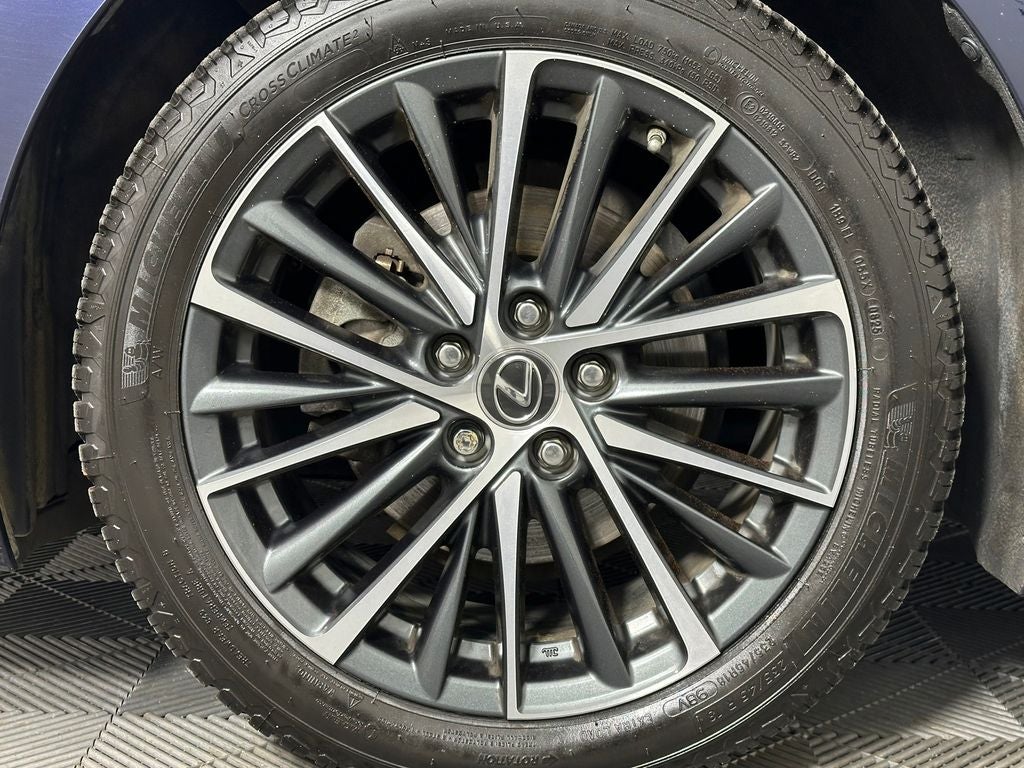 2022 Lexus ES 300h Premium