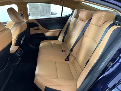 2022 Lexus ES 300h Premium