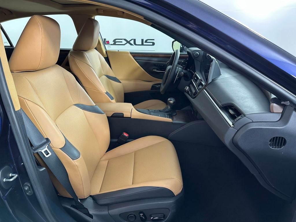 2022 Lexus ES 300h Premium