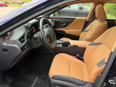 2022 Lexus ES 300h Premium