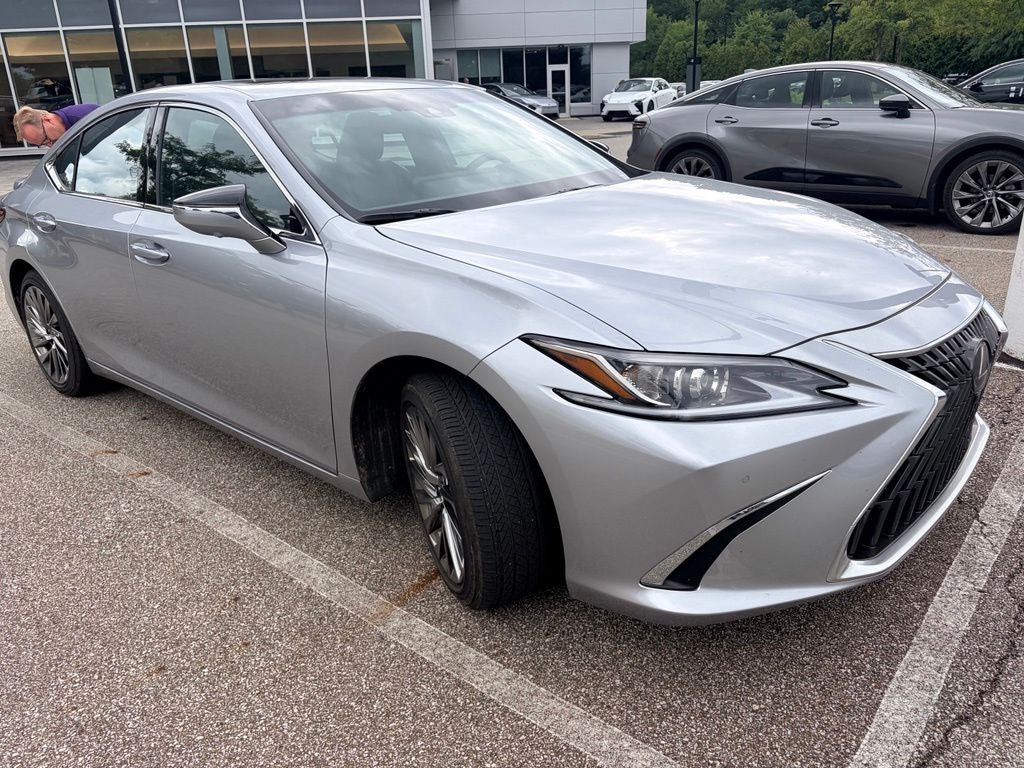 2025 Lexus ES 300h Luxury