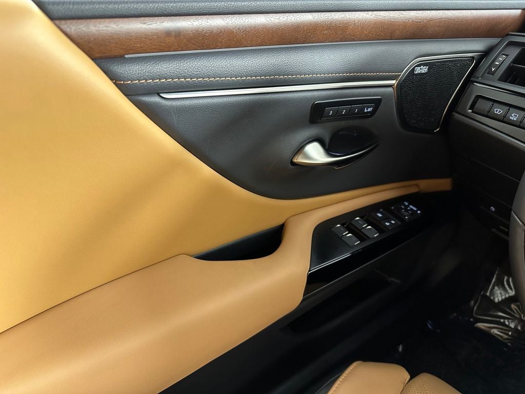 2024 Lexus ES 300h Ultra Luxury
