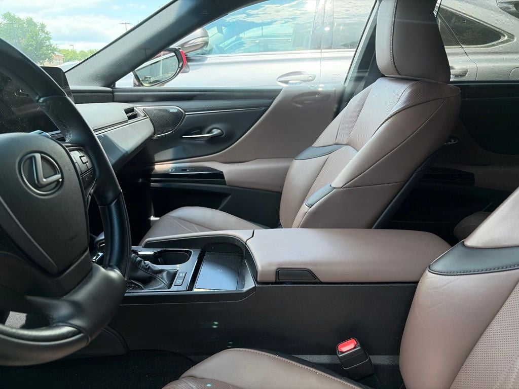 2025 Lexus ES 300h Ultra Luxury