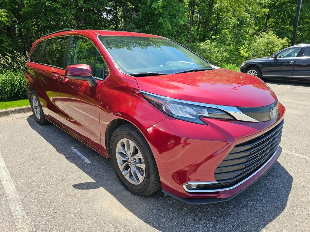 2023 Toyota Sienna XLE 8 Passenger