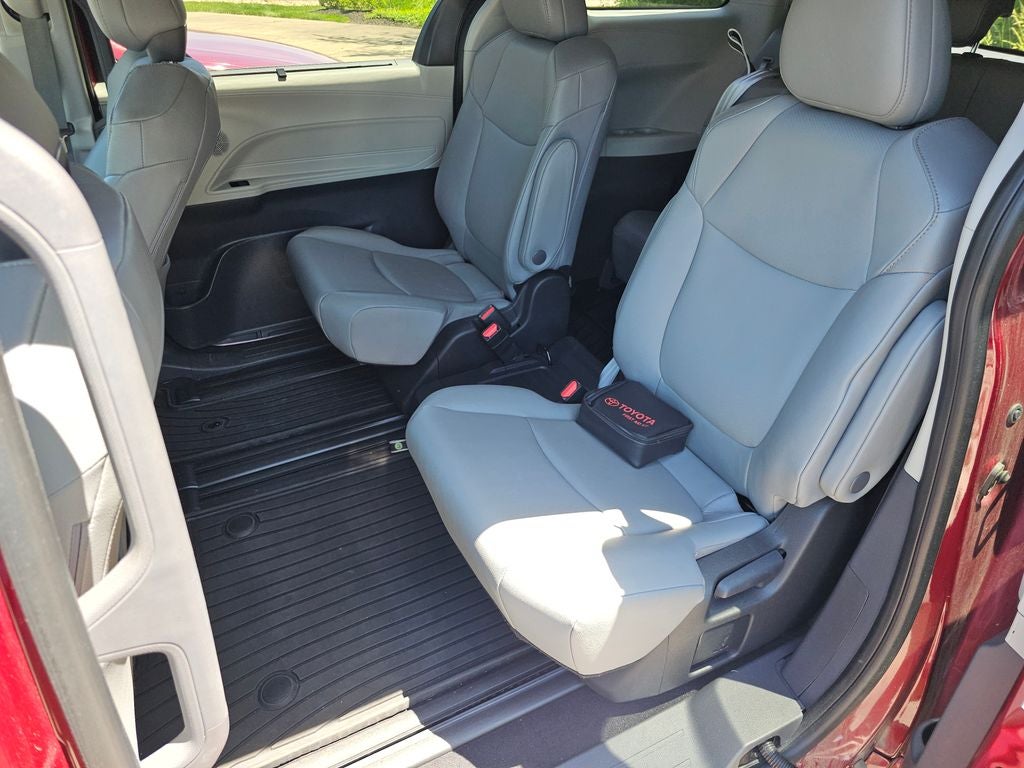 2023 Toyota Sienna XLE 8 Passenger