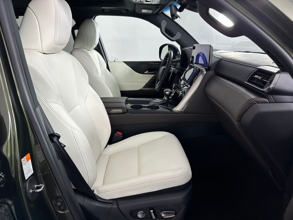 2025 Lexus LX 600 Luxury