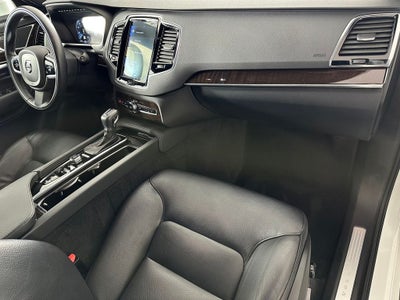 2018 Volvo XC90 T6 Momentum