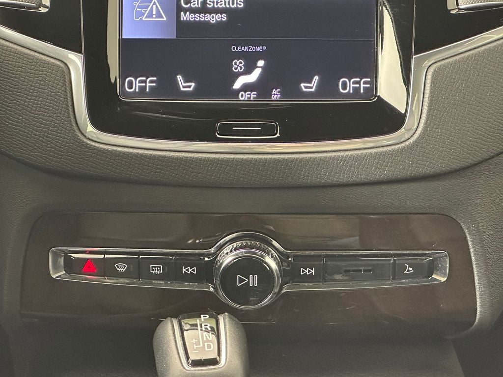 2018 Volvo XC90 T6 Momentum