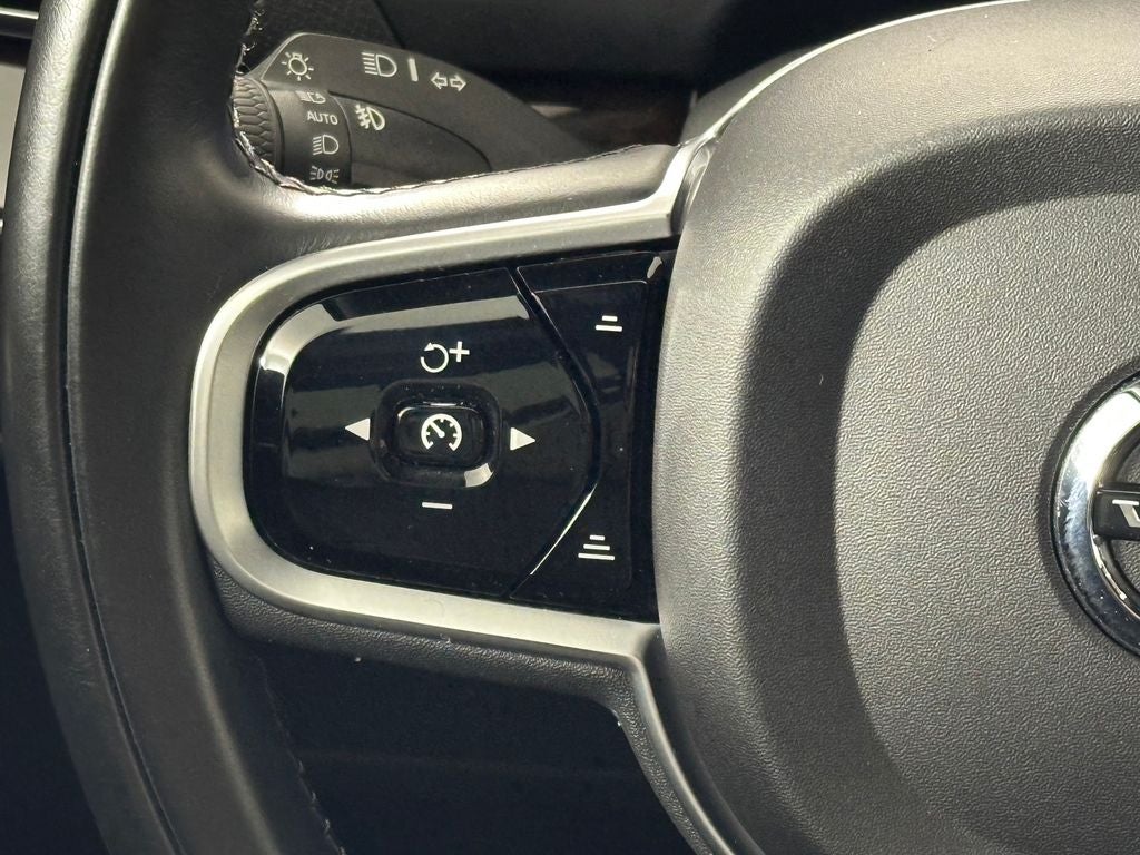 2018 Volvo XC90 T6 Momentum