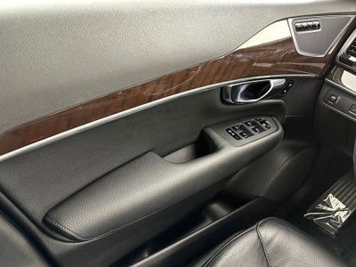 2018 Volvo XC90 T6 Momentum