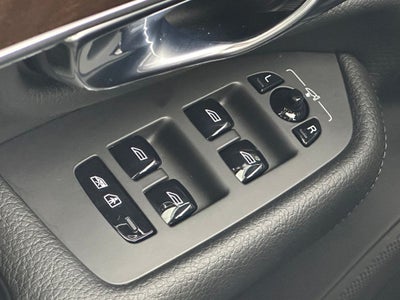 2018 Volvo XC90 T6 Momentum